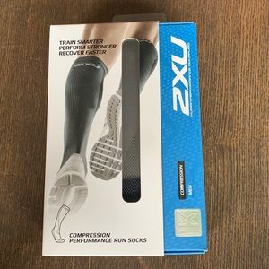 2XU men’s compression performance run socks